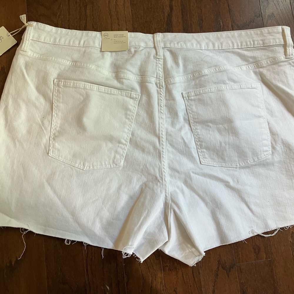 Shorts - Picture 2 of 7